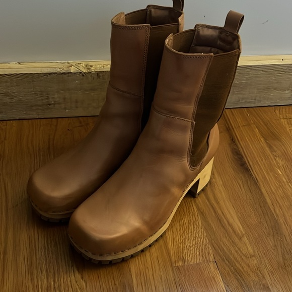 MIA Clog Boots - Picture 3 of 8